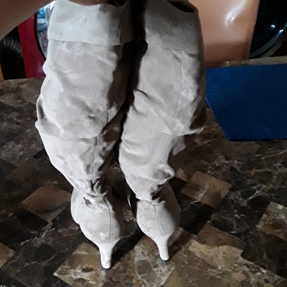 Boots - Picture 3 of 3